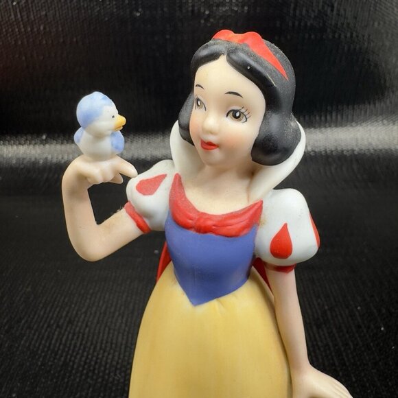 Vintage Disney Sri Lanka Snow White Porcelain Figurine Holding A Blue Bird VTG - Picture 3 of 8
